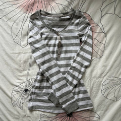 2000s Retro Striped Crew-Neck Button-Up Top – Henley Long Sleeve in Gray White S–L