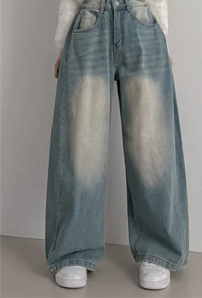 Vintage washed wide-leg jeans in light blue, front view