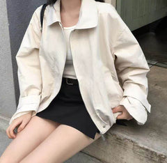 Lapel loose-fit short trench coat in Light Apricot, hand in pocket