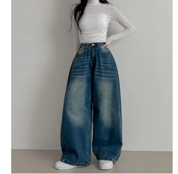 Vintage washed wide-leg jeans in dark blue, front view