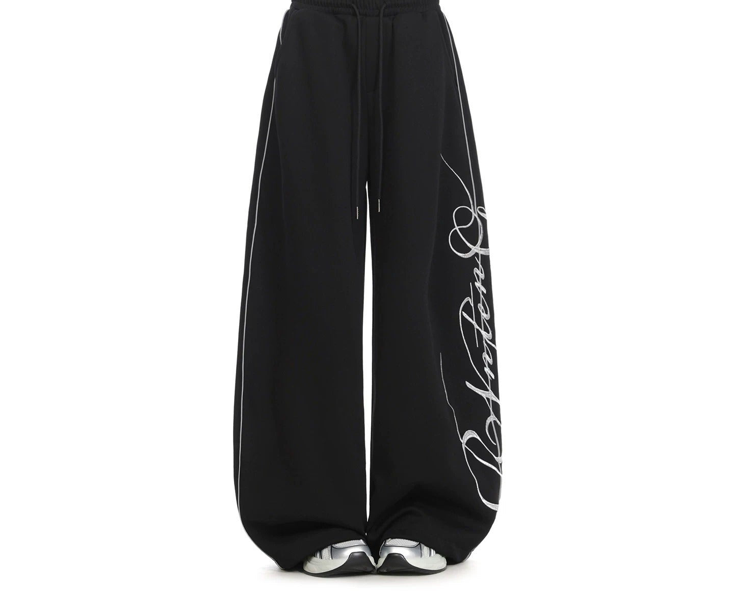 Embroidered wide-leg sweatpants in black, drawstring waist