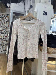 Floral-patterned buttoned short blouse