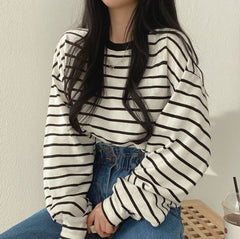 OOTD: Vintage Round Neck Sweatshirt + Wide Leg Baggy Jeans