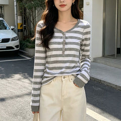 2000s Retro Striped Crew-Neck Button-Up Top – Henley Long Sleeve in Gray White S–L