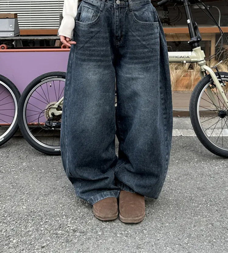 Retro washed wide-leg buttoned hem jeans in dark blue, front view