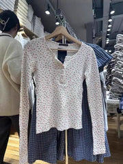 Floral-patterned buttoned short blouse