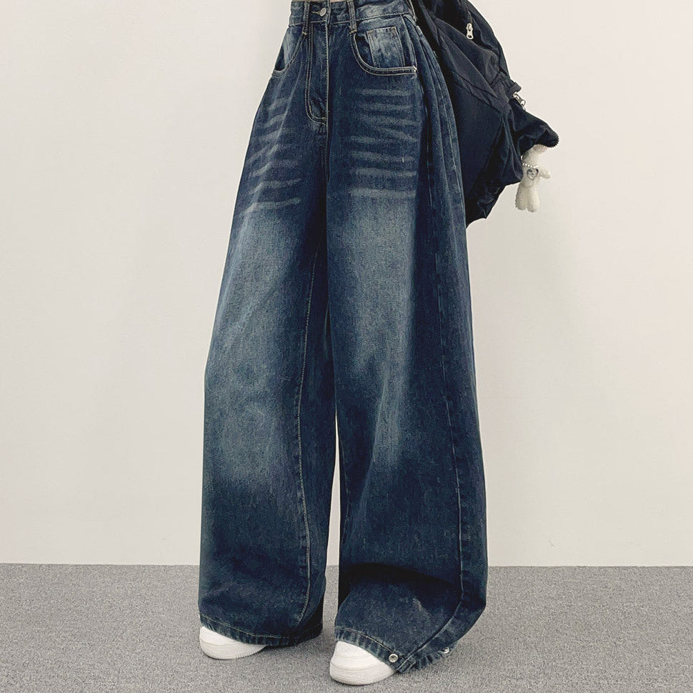 High waist wide-leg vintage washed jeans in dark blue, front view