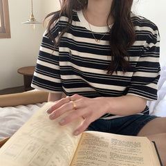 Aesthetic Stripe Short Sleeve Tee