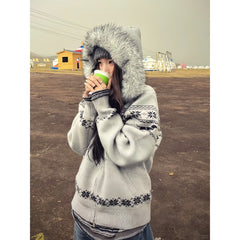 Women's knitted pullover with hood and collar