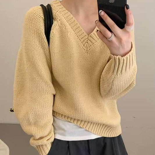 Vintage twist V-neck knit sweater in creamy yellow