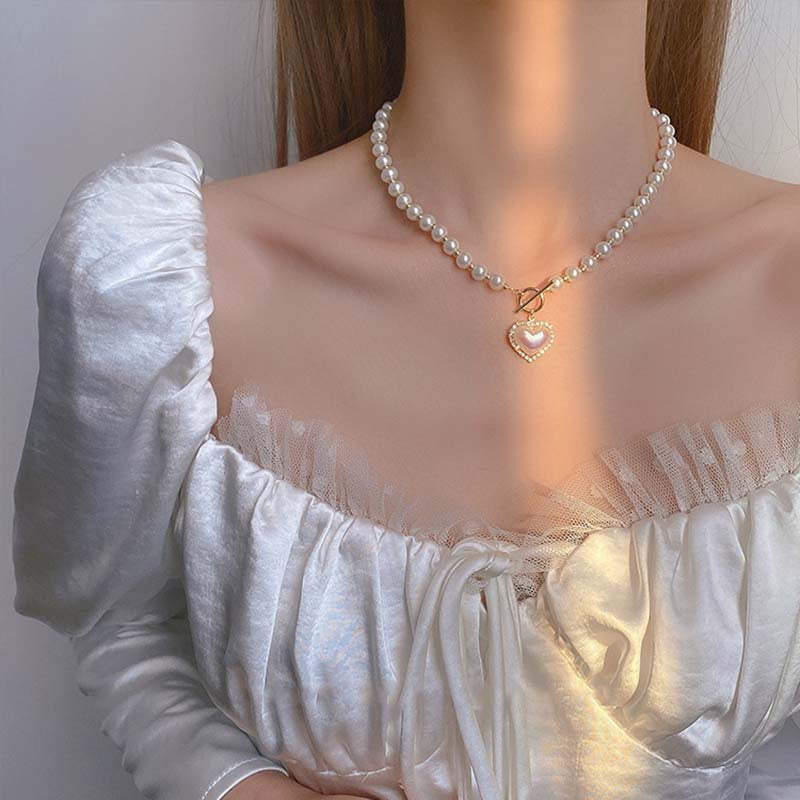 Aesthetic pearl necklace