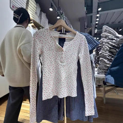 Floral-patterned buttoned short blouse
