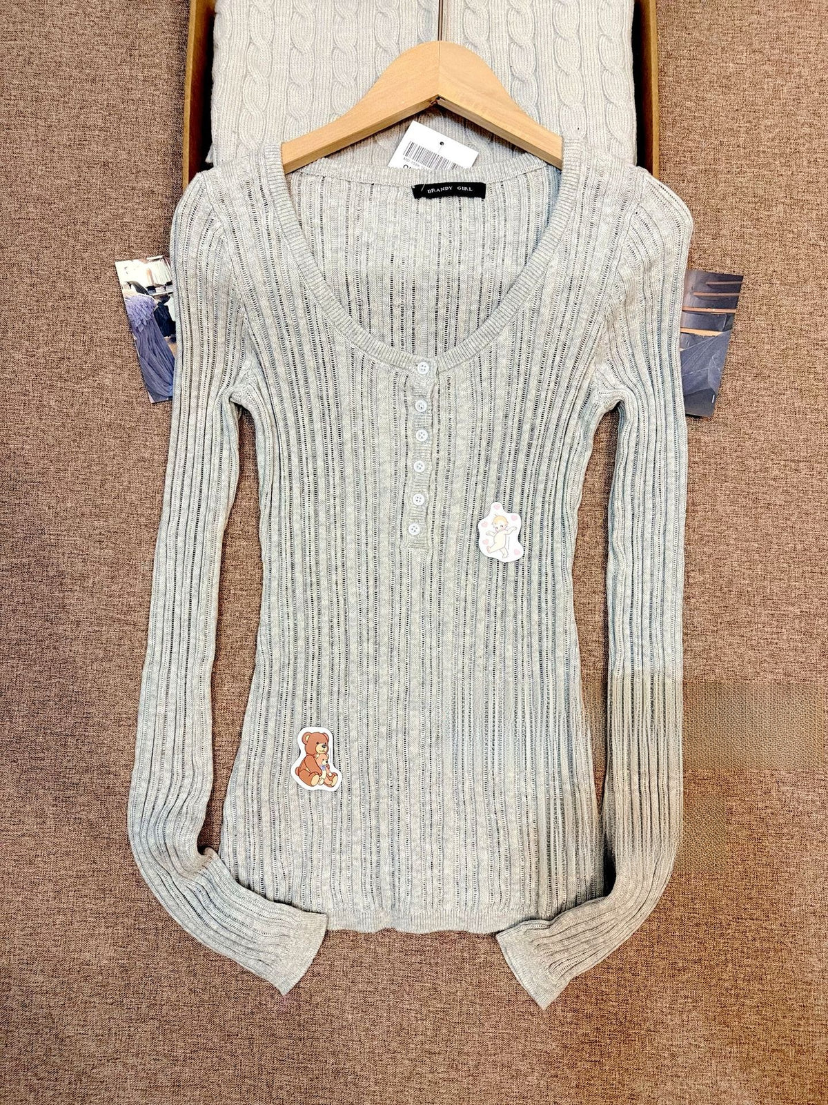 Cotton knitted sweater with a vintage round neck and long sleeves