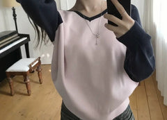 V-neck colorblock knitted sweater in Pink with navy sleeves