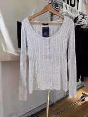 Cotton knitted sweater with a vintage round neck and long sleeves