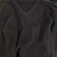 V-neck relaxed and elegant soft twisted knitted sweater