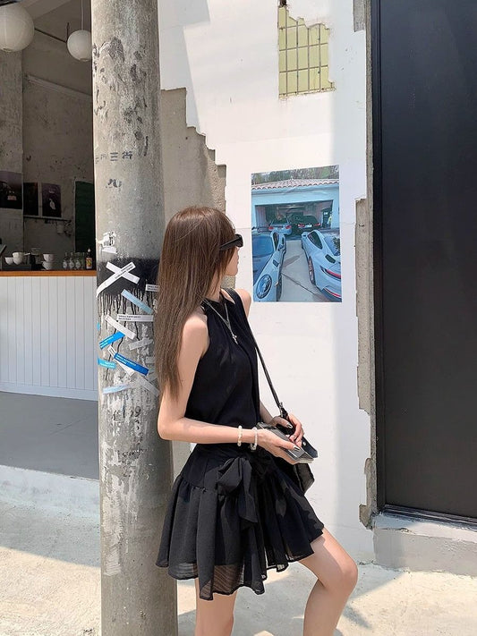 Halter-neck sleeveless dress for women