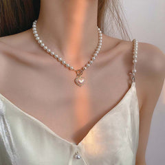 Aesthetic pearl necklace