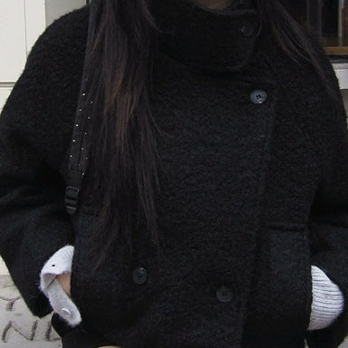 Loose quilted jacket with fluffy trim in black, seated