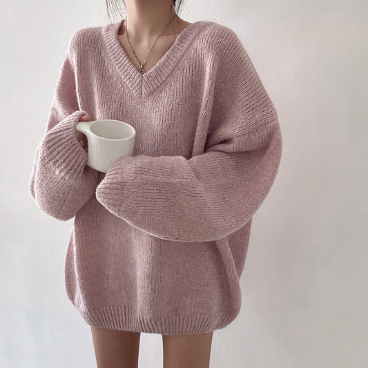 OOTD: Solid Color V-Neck Oversized Sweater + Street Side Bow Tie Sweatpants