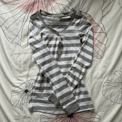 2000s Retro Striped Crew-Neck Button-Up Top – Henley Long Sleeve in Gray White S–L
