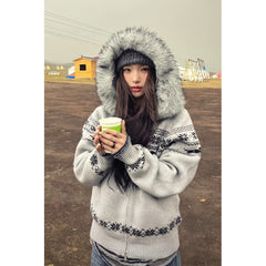 Women's knitted pullover with hood and collar