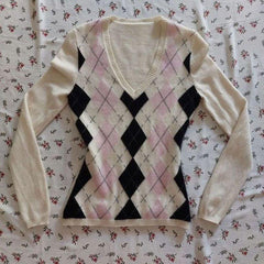 2000s Argyle Diamond Knitted Sweater – V-Neck Preppy Pullover in Pink S–L
