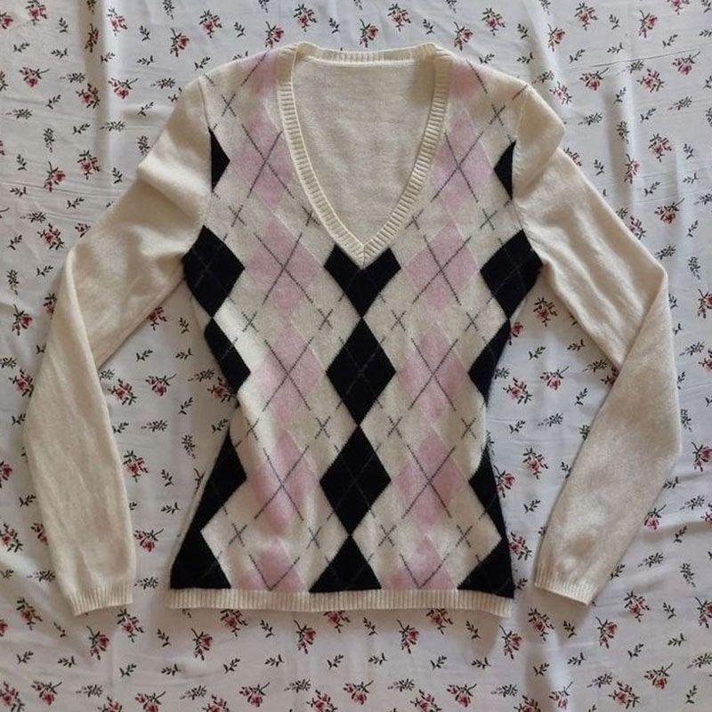 2000s Argyle Diamond Knitted Sweater – V-Neck Preppy Pullover in Pink S–L