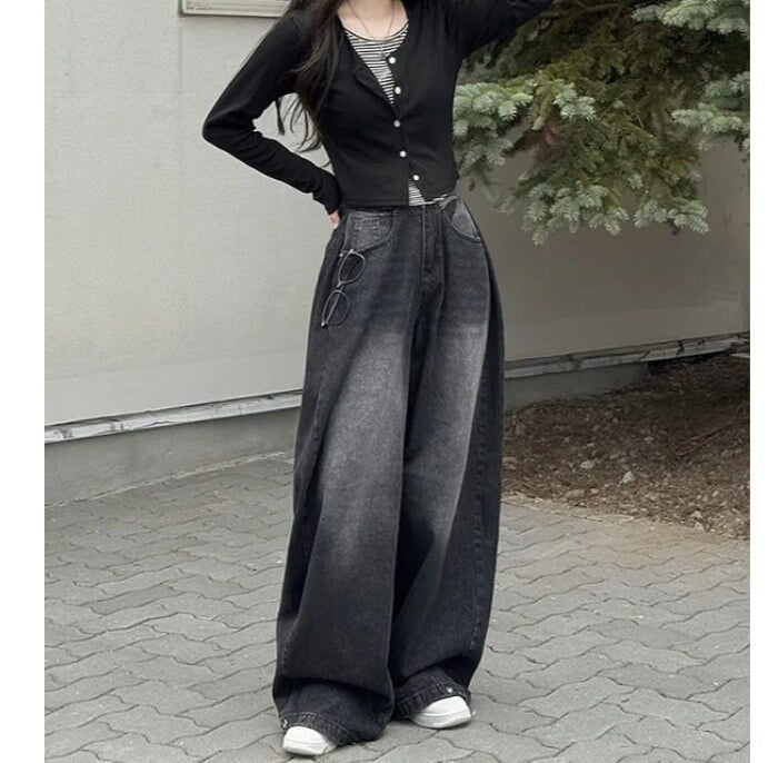 Vintage washed wide-leg jeans in black, street style